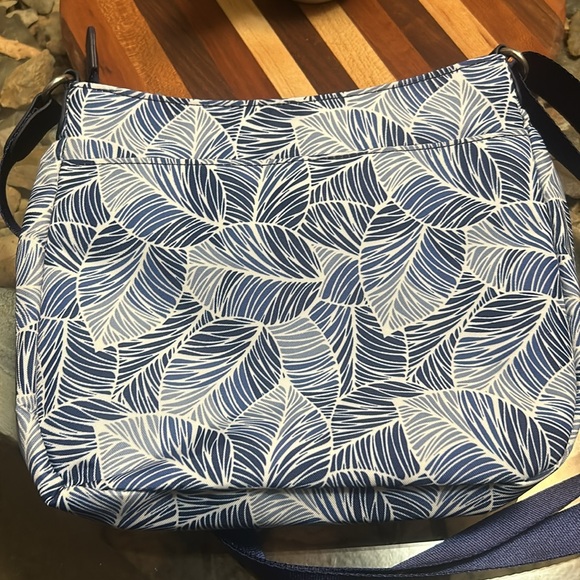 Baggallini crossbody like new. Only used a few times - Picture 4 of 4